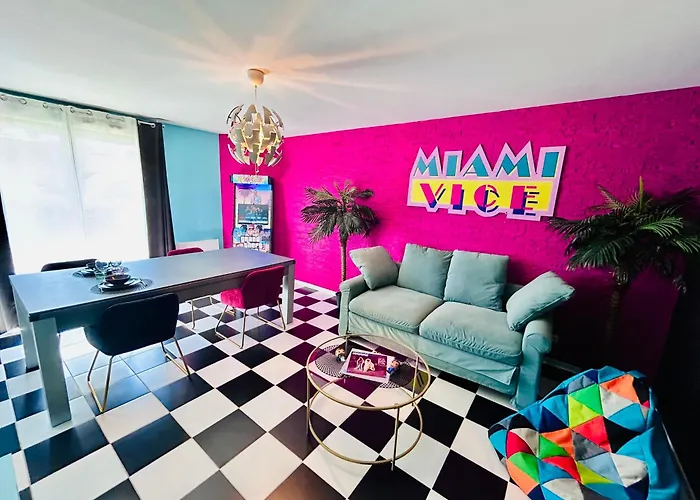 Capsule Miami Vice - Jacuzzi - Billard - Ecran Cinema & Netflix - Ping-Pong - Nintendo & Jeux-