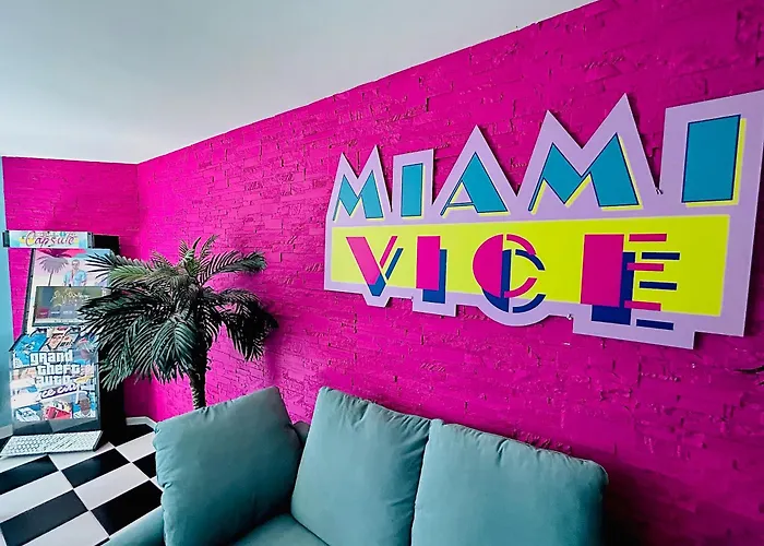 Capsule Miami Vice - Jacuzzi - Billard - Ecran Cinema & Netflix - Ping-Pong - Nintendo & Jeux-