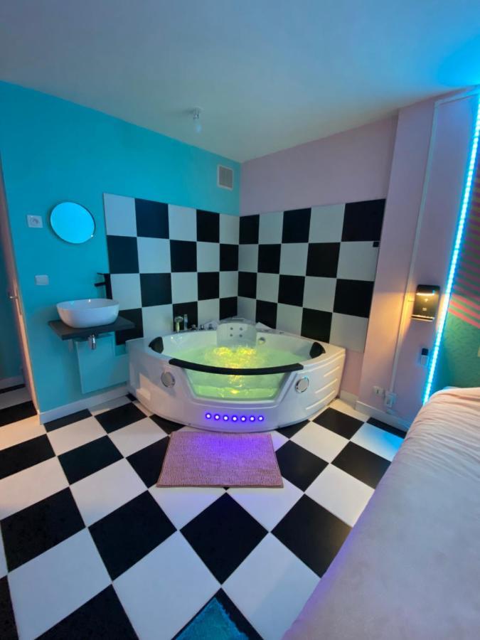 Capsule Miami Vice - Jacuzzi - Billard - Ecran Cinema & Netflix - Ping-pong - Nintendo & Jeux- * Lievin
