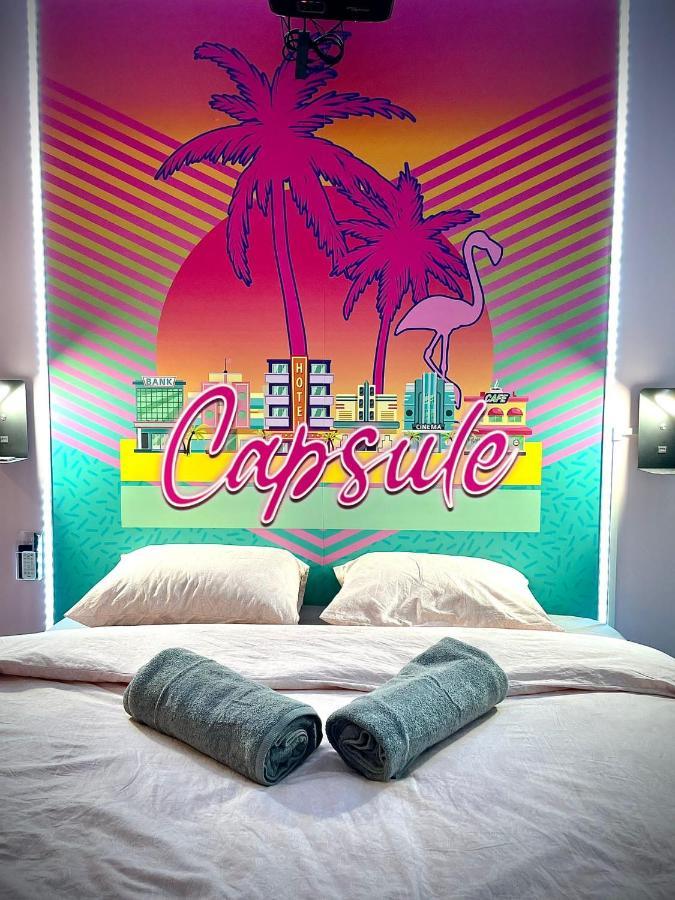 Capsule Miami Vice - Jacuzzi - Billard - Ecran Cinema & Netflix - Ping-pong - Nintendo & Jeux- Apartment