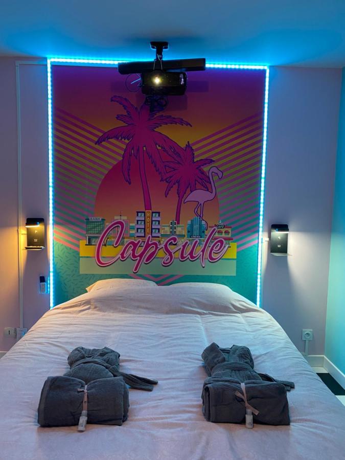 Capsule Miami Vice - Jacuzzi - Billard - Ecran Cinema & Netflix - Ping-pong - Nintendo & Jeux- Apartment Lievin