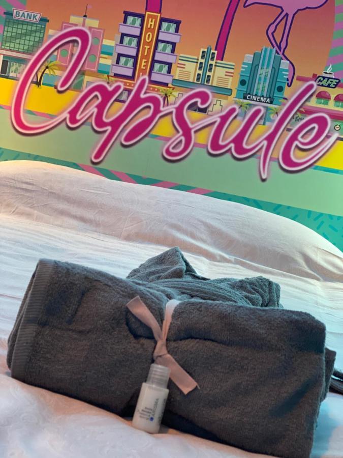 Capsule Miami Vice - Jacuzzi - Billard - Ecran Cinema & Netflix - Ping-pong - Nintendo & Jeux-
