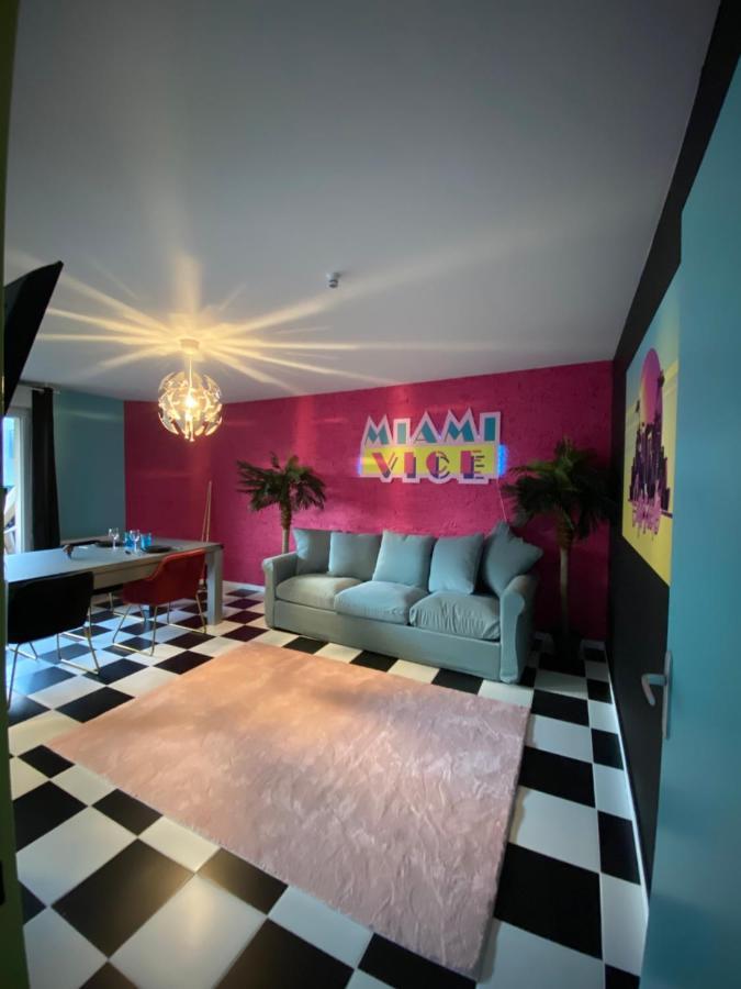 Capsule Miami Vice - Jacuzzi - Billard - Ecran Cinema & Netflix - Ping-pong - Nintendo & Jeux-