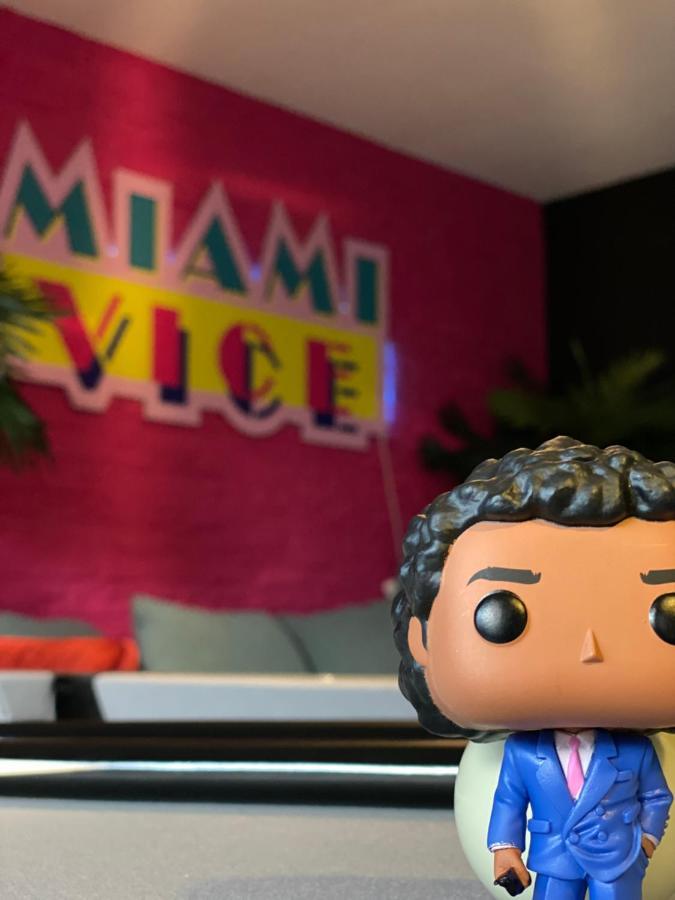 Capsule Miami Vice - Jacuzzi - Billard - Ecran Cinema & Netflix - Ping-pong - Nintendo & Jeux- *