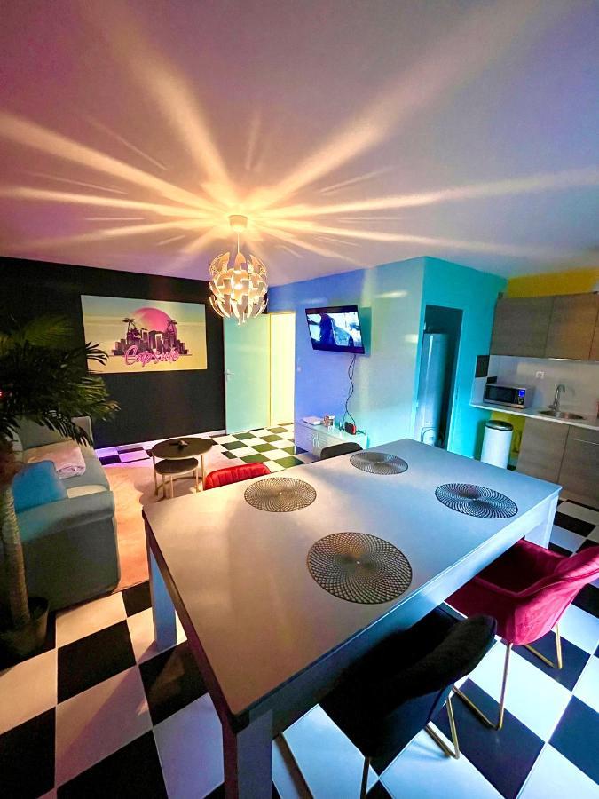 Capsule Miami Vice - Jacuzzi - Billard - Ecran Cinema & Netflix - Ping-pong - Nintendo & Jeux- *