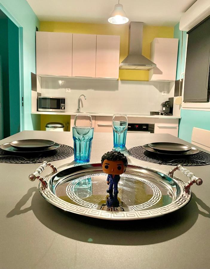 Apartment Capsule Miami Vice - Jacuzzi - Billard - Ecran Cinema & Netflix - Ping-pong - Nintendo & Jeux-